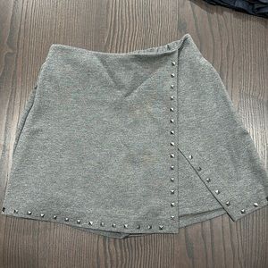 Girls skort. Light grey. Size 13-14.